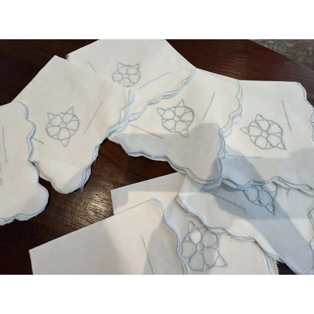 Vtg 8 blue & White Linen Napkins Scalloped Edge Cut Out Embroidered Trim 14